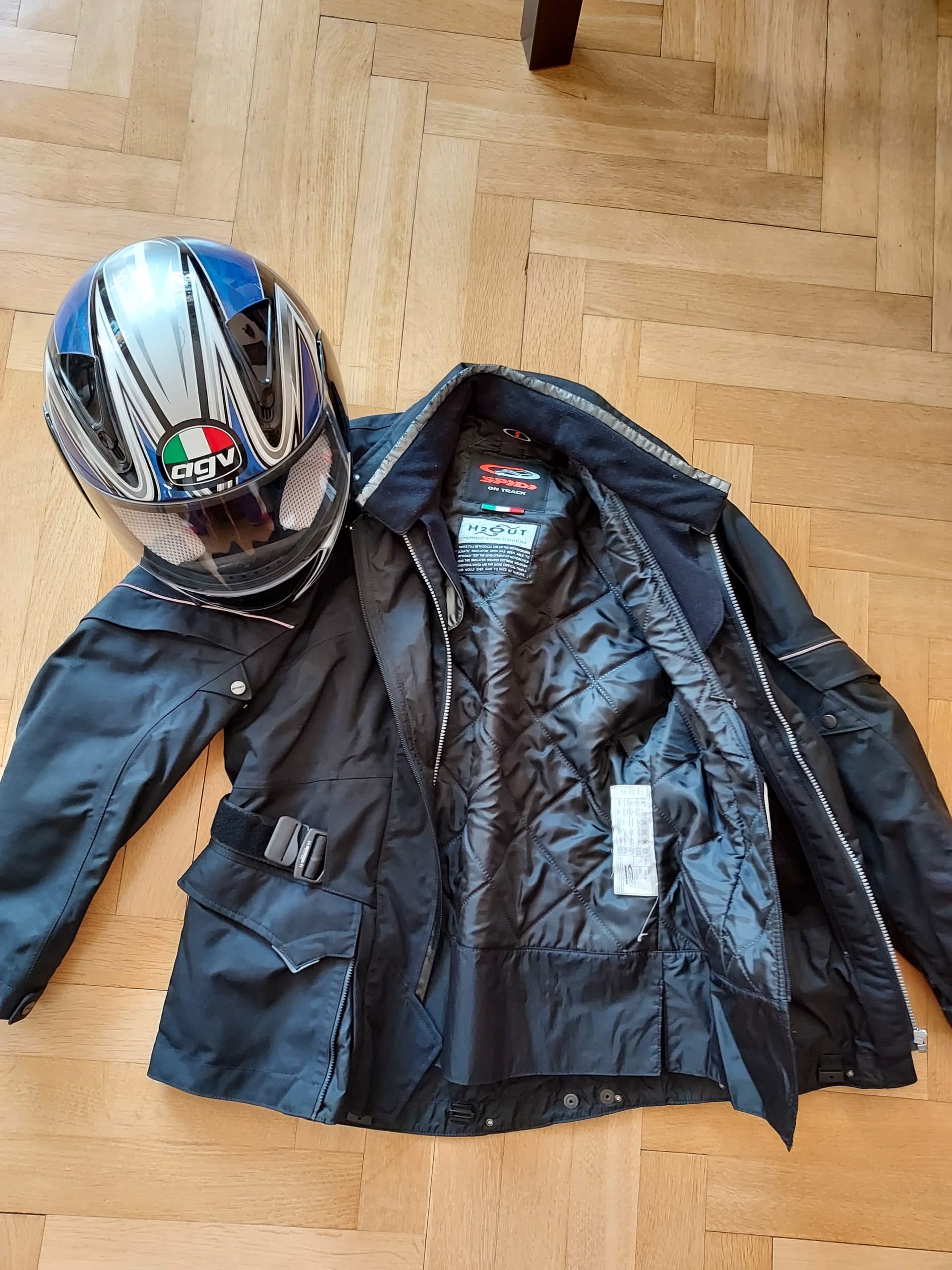 Verkaufe Motorradhelm und -Jacke