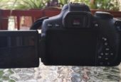 Canon EOS 750D mit Objektiv