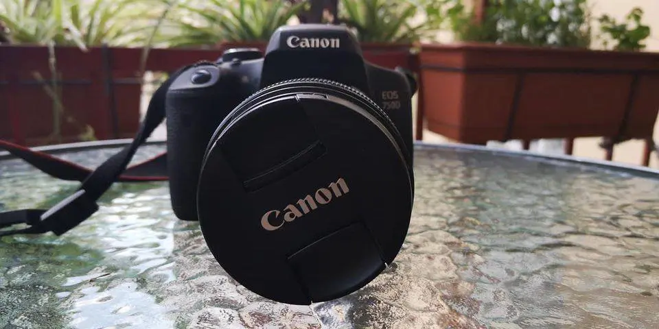 Canon EOS 750D mit Objektiv