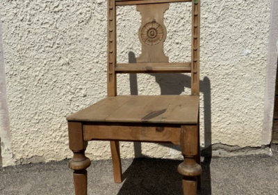 Schöner gut erhaltener Stuhl