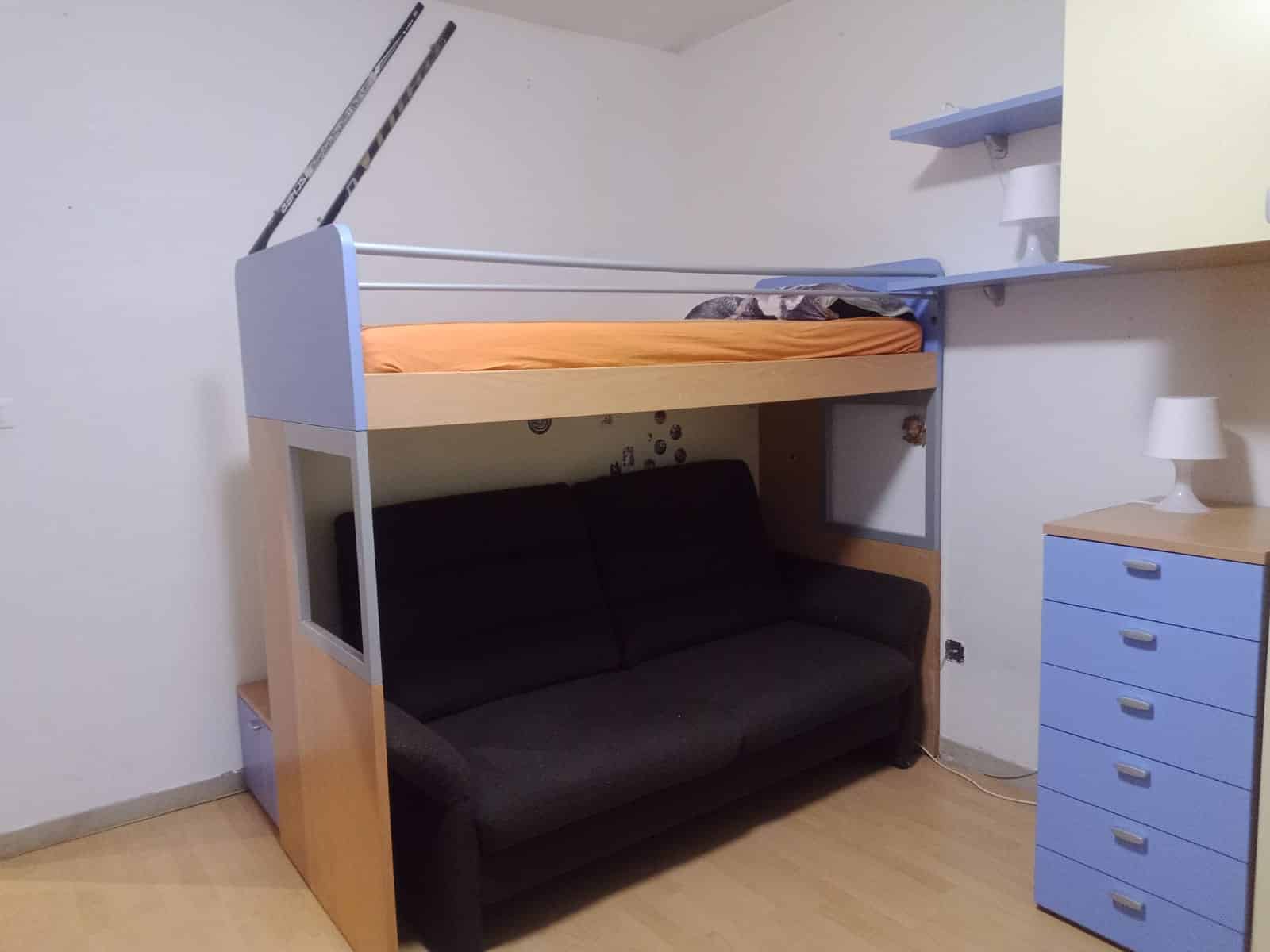 Kinderzimmer (Stockbett mit 2 Betten, 1 Sofa)