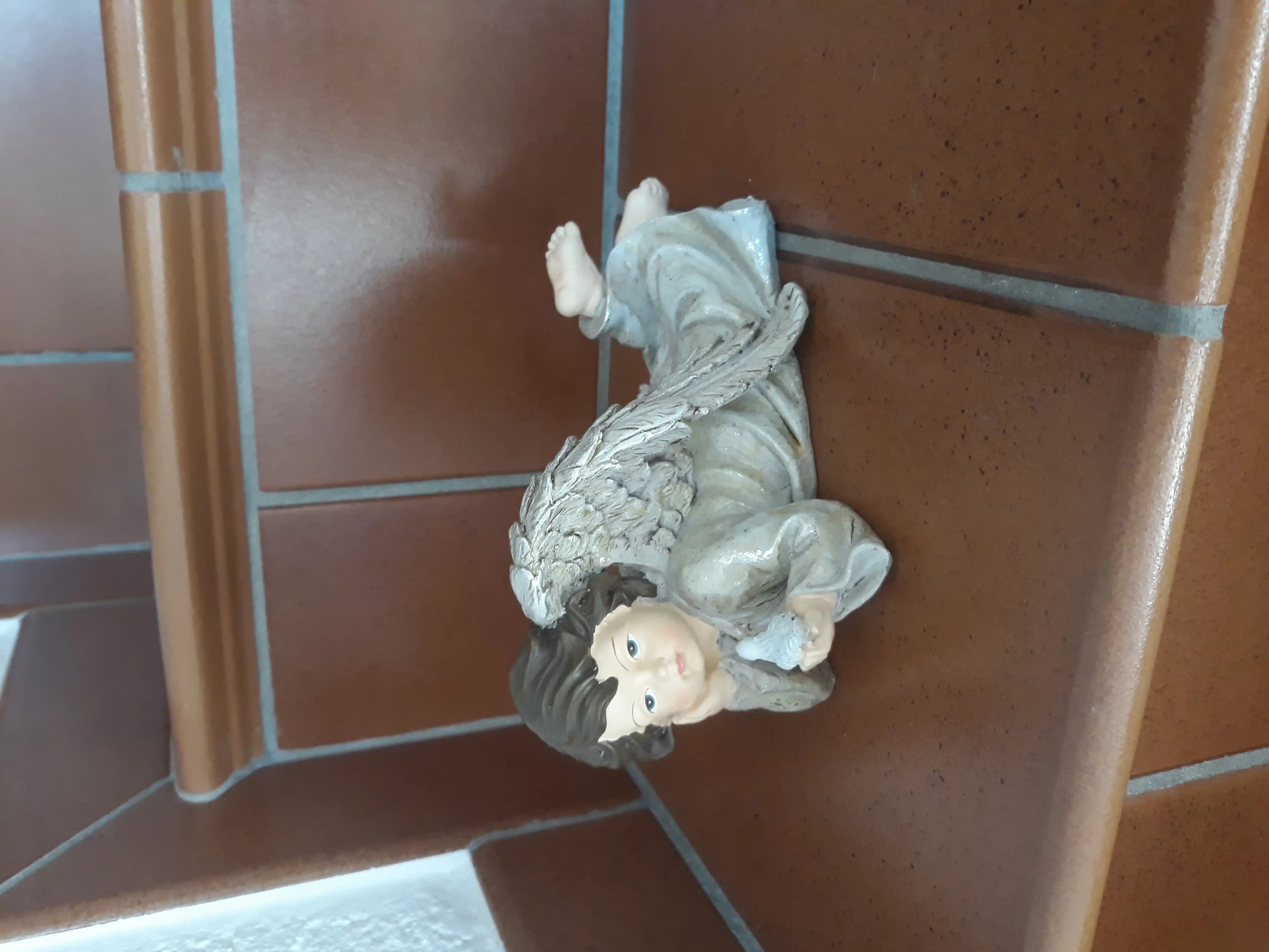 liegender Engel