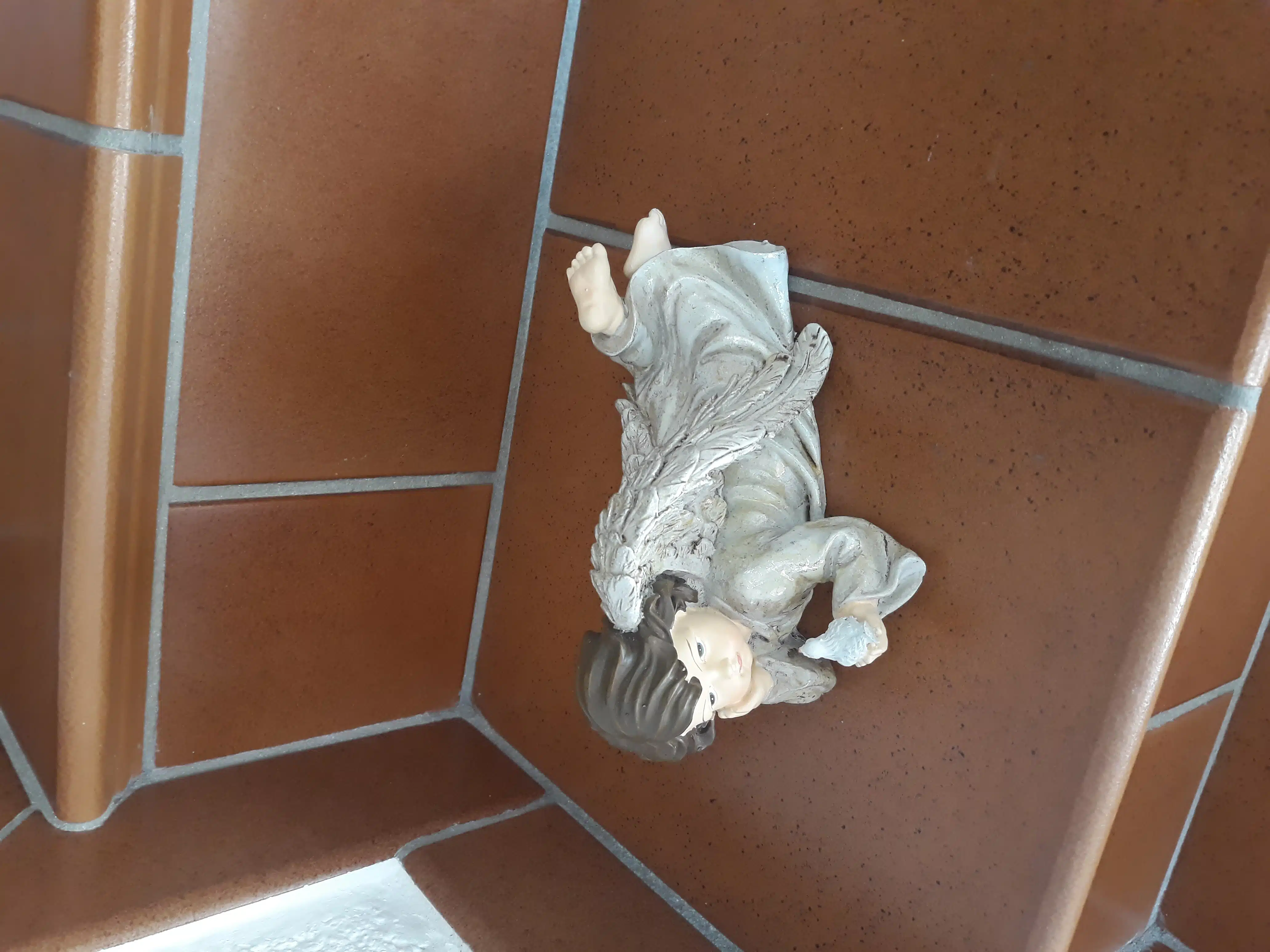 liegender Engel