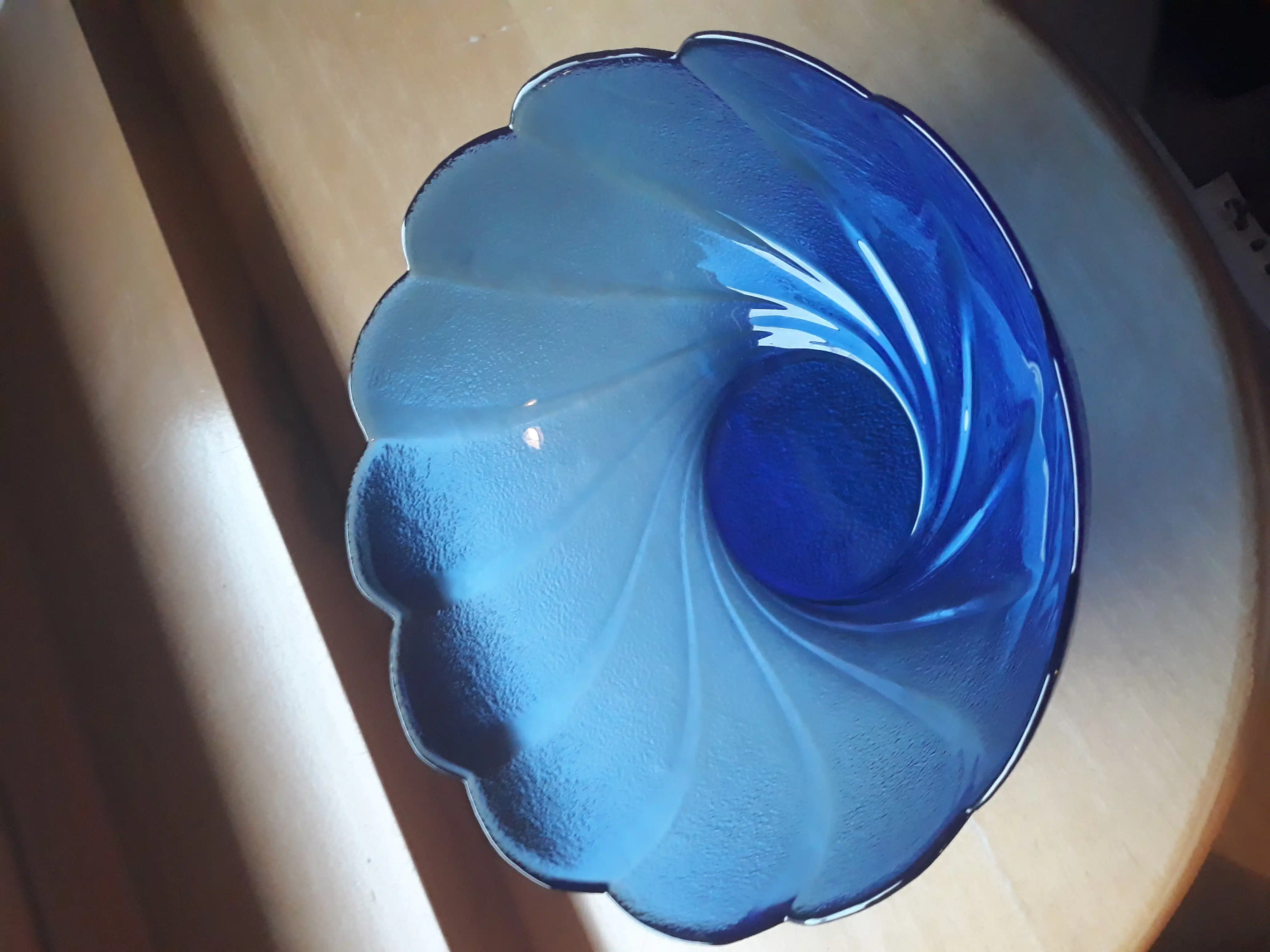 blaue Glasschüssel
