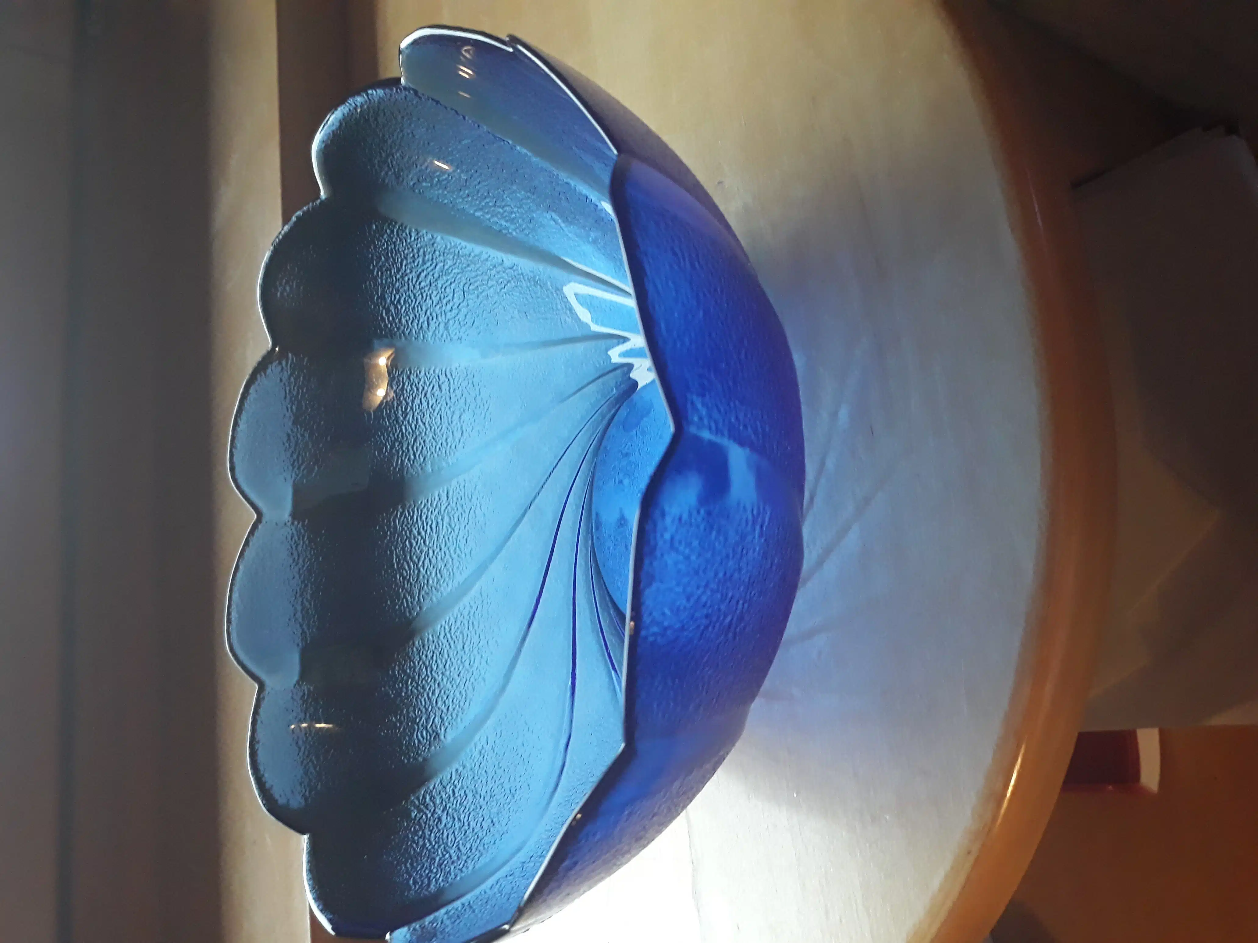 blaue Glasschüssel