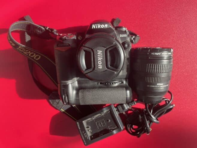 Nikon D200 mit Objekive und verschiedenes Zubehör