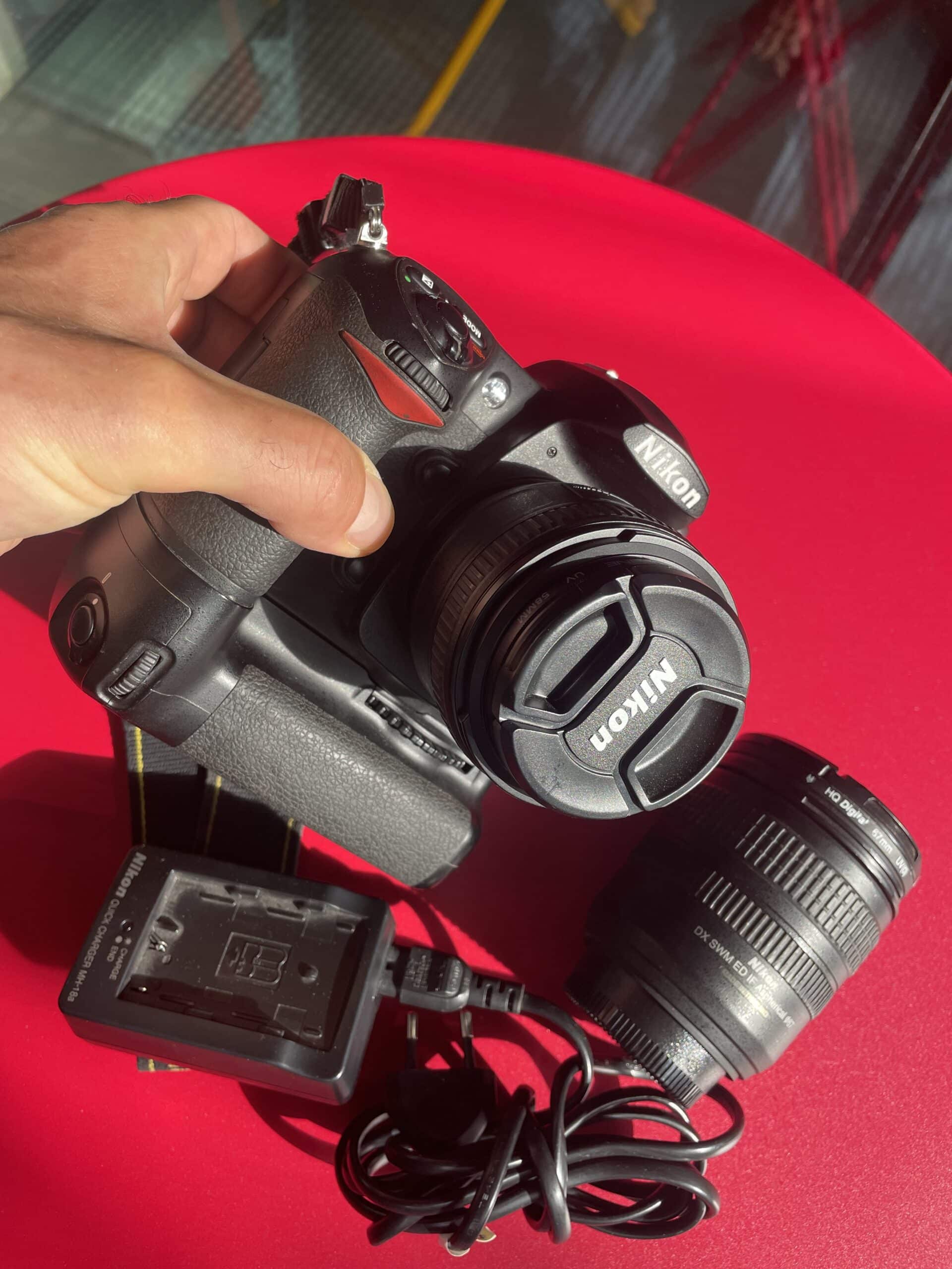 Nikon D200 mit Objekive und verschiedenes Zubehör