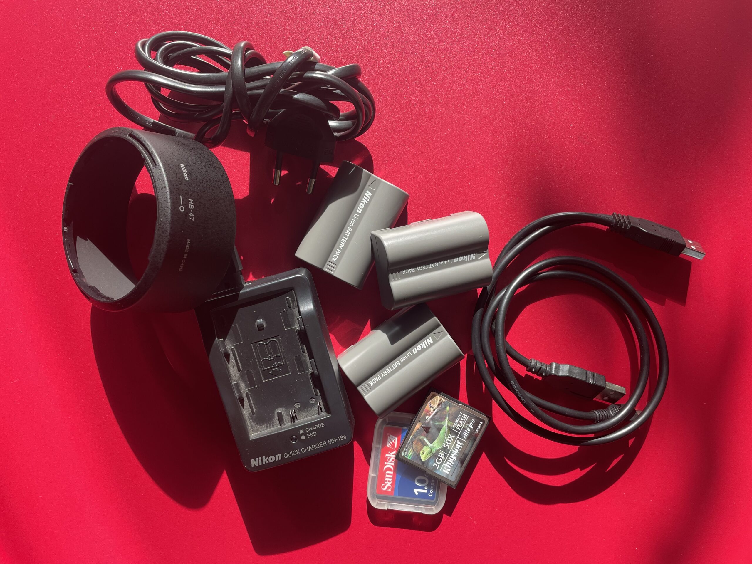 Nikon D200 mit Objekive und verschiedenes Zubehör