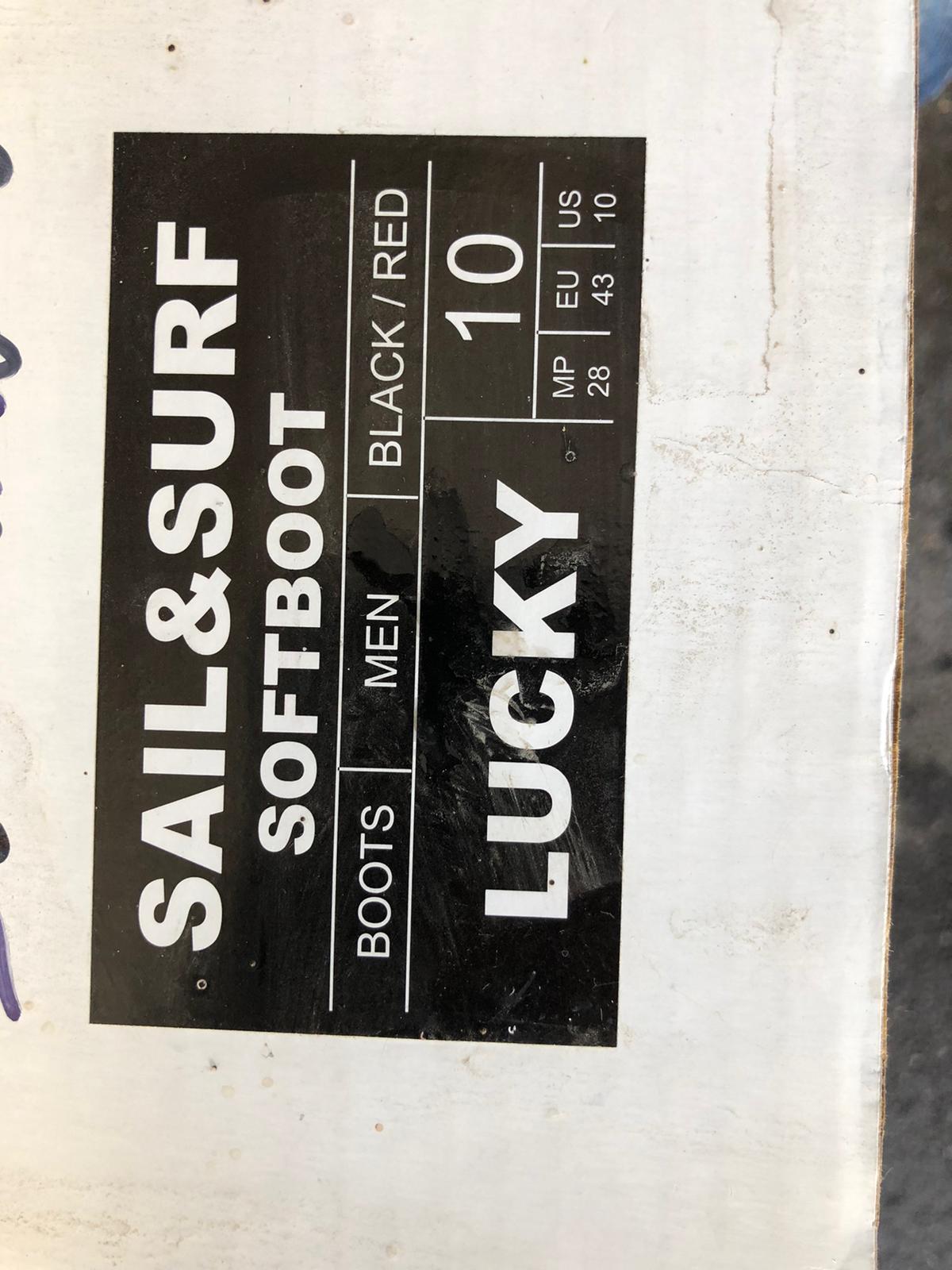 Snowboard mit dazugehörigen Schuhen