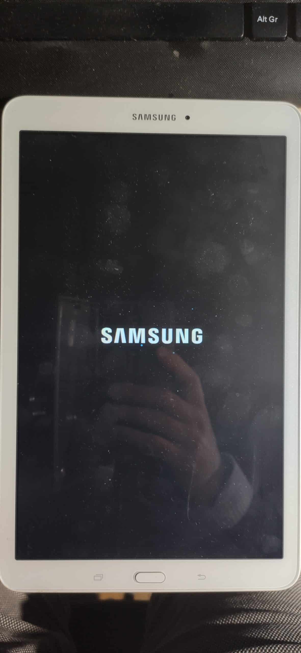 2 Table E Galaxy SM T561 und T 560