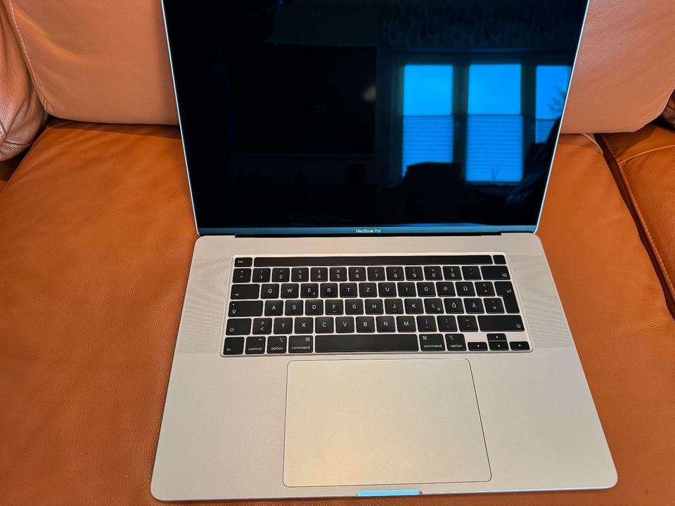 Apple MacBook Pro 16″ mit Core i9, 1 TB, 32 GB, 8 GB Grafik – Top!