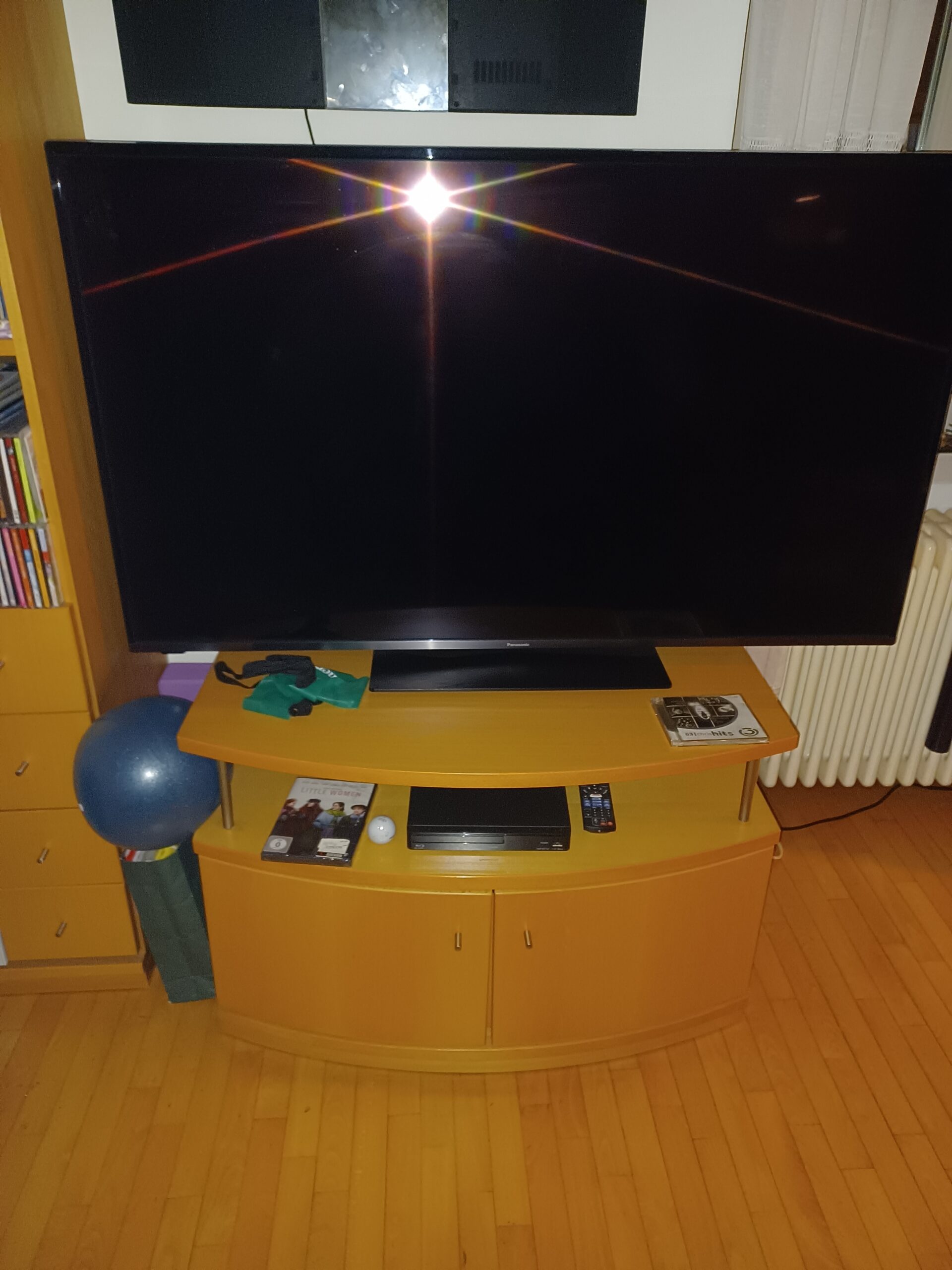 Vitrine und TV Kästchen