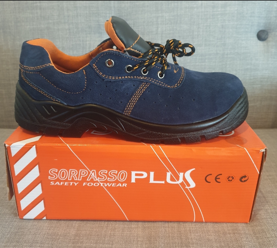 Neue Herrenschuhe mit Stahlkappe Gr. 44