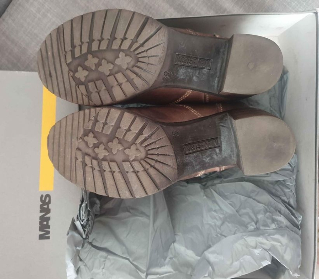 Lederschuhe MANAS Nr. 39