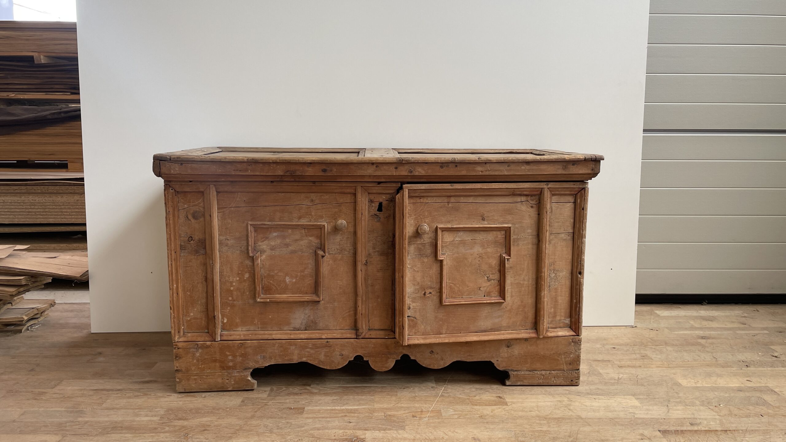 Antike Truhe aus Zirm