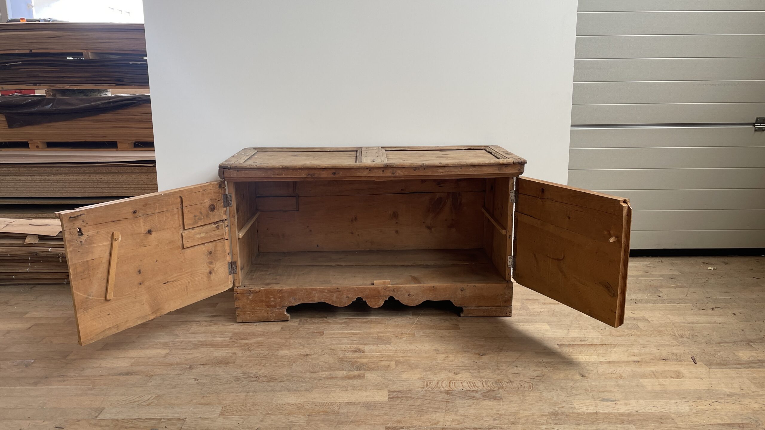 Antike Truhe aus Zirm