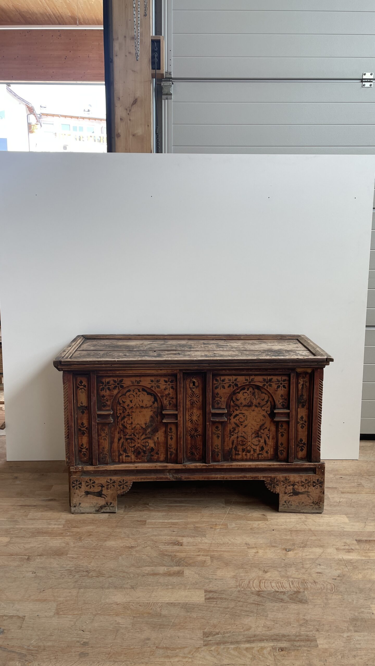 Antik bemalte Truhe aus Zirm