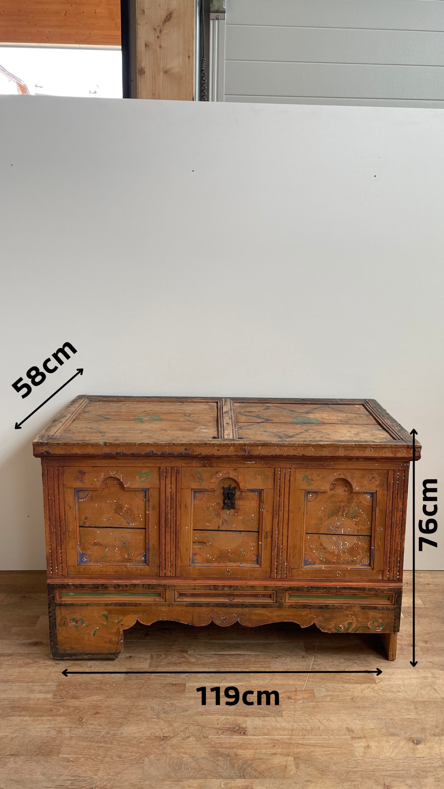 Antik bemalte Truhe aus Fichte