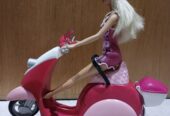 Barbie mit Vespa