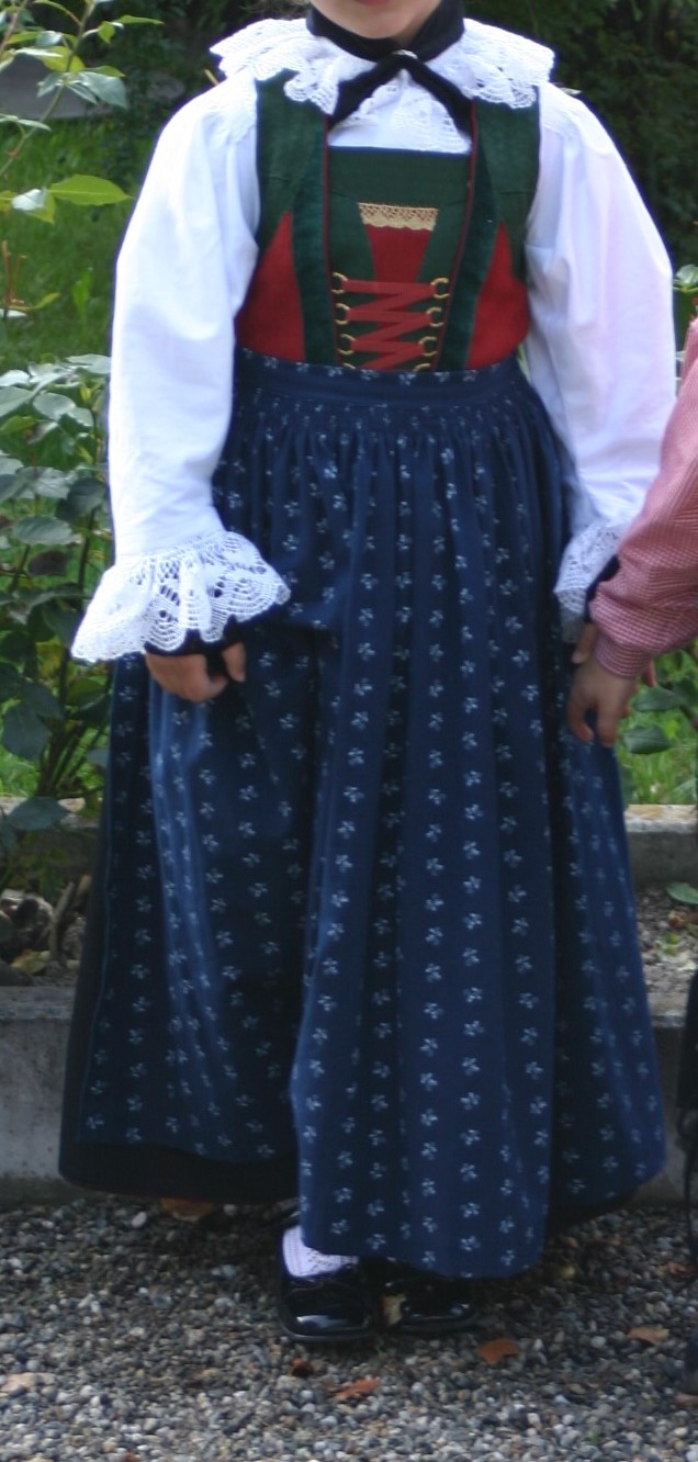 Neuwertige Kindertracht