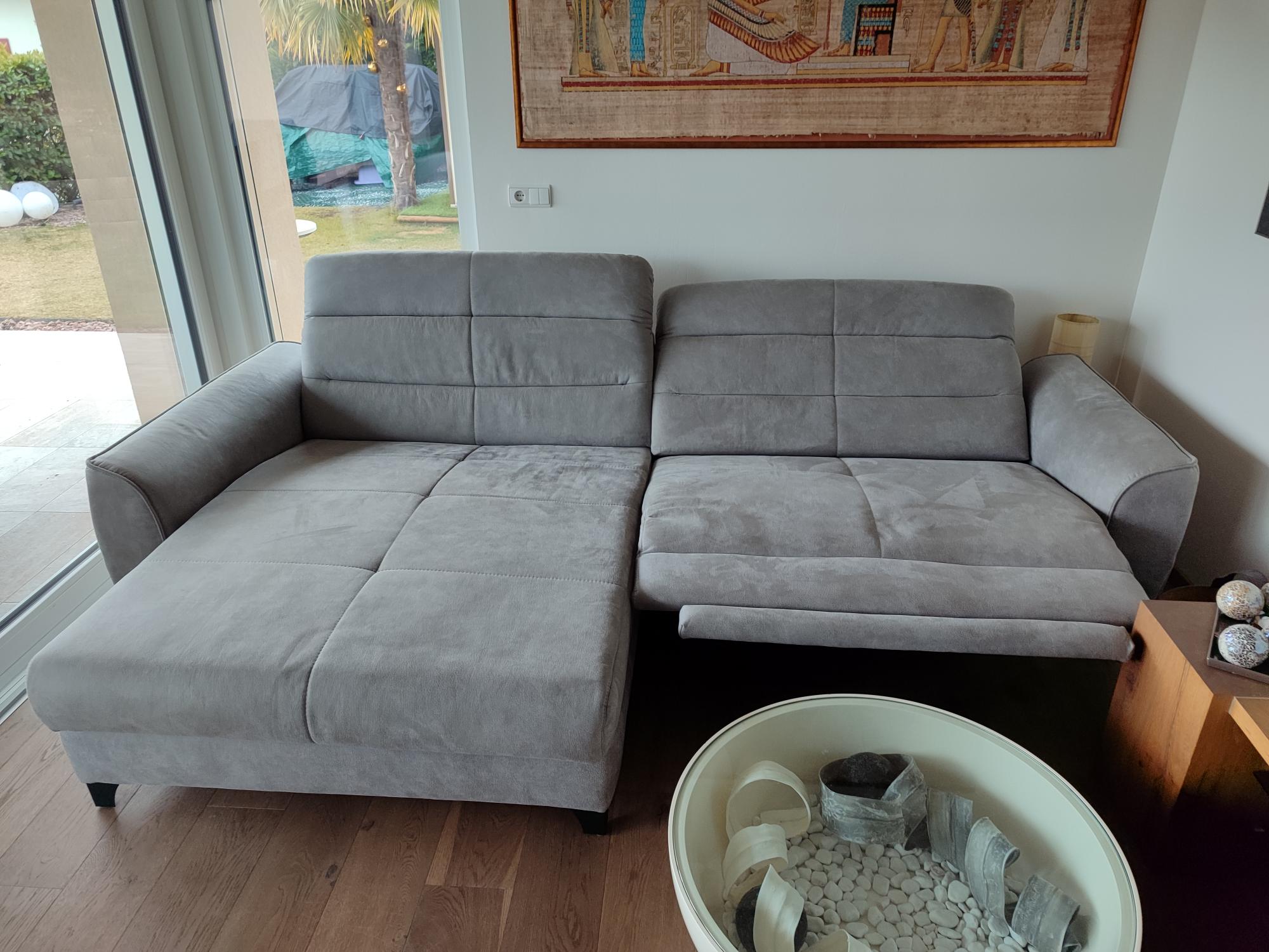 DIVAN MIT ELKTRISCH VERSTELLBAREN LEHNEN