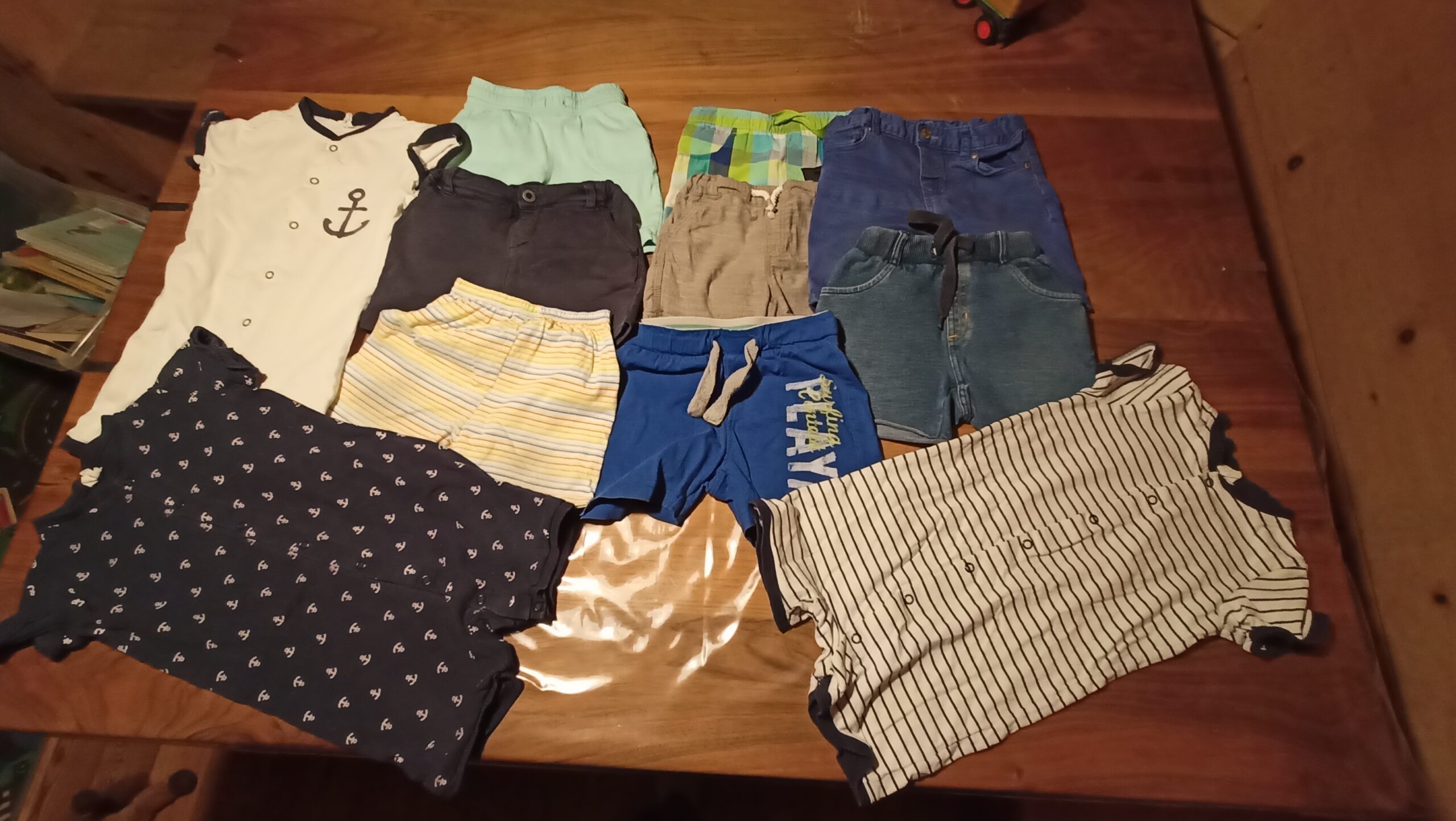 Kleidung Junge und Mädchen