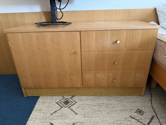 Nachtkasten, Sideboard und Kommode zu verschenken