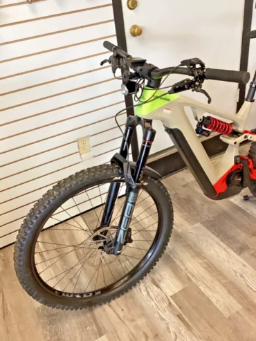 The 2023 Cannondale Moterra Neo Carbon LT1 Size Medium.
