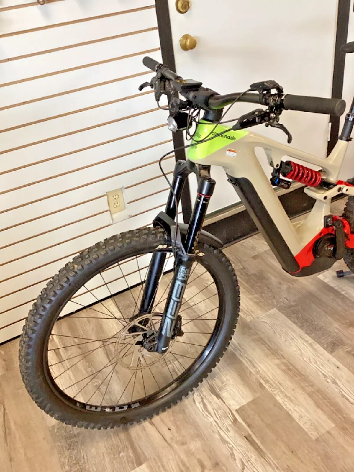 The 2023 Cannondale Moterra Neo Carbon LT1 Size Medium.