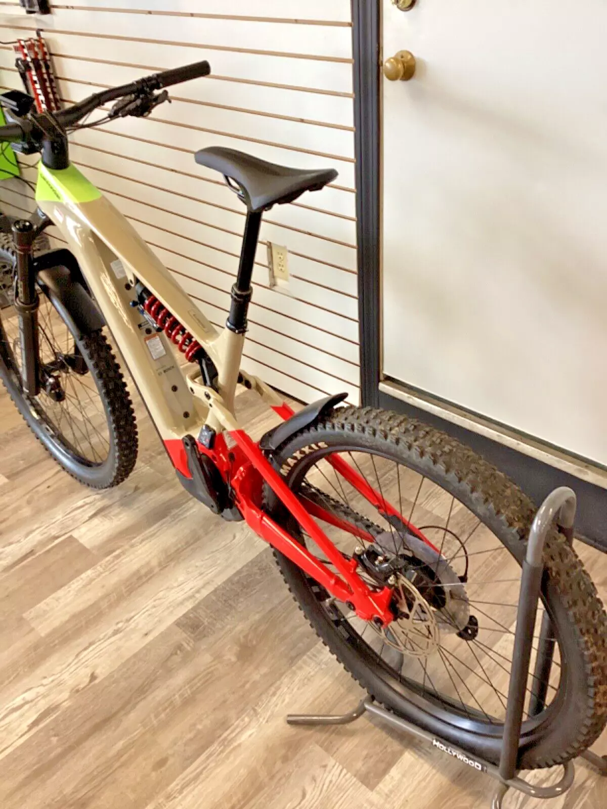 The 2023 Cannondale Moterra Neo Carbon LT1 Size Medium.