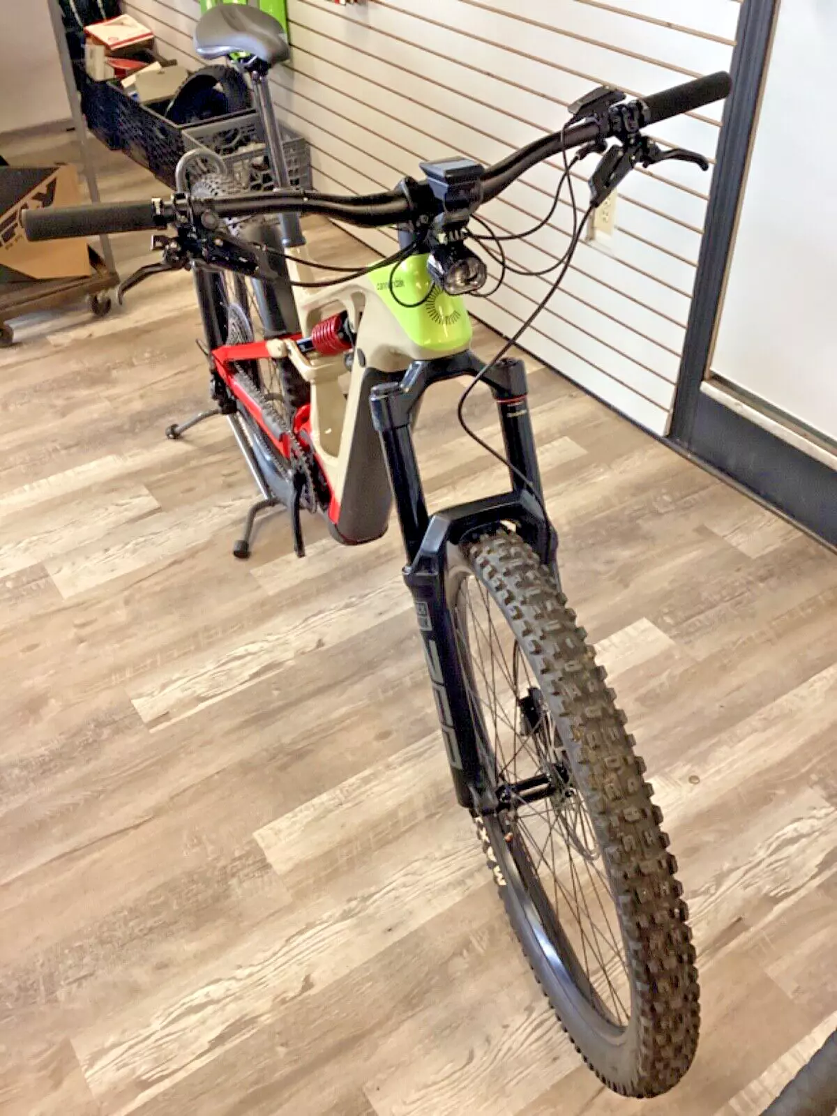 The 2023 Cannondale Moterra Neo Carbon LT1 Size Medium.