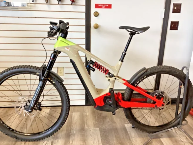 The 2023 Cannondale Moterra Neo Carbon LT1 Size Medium.