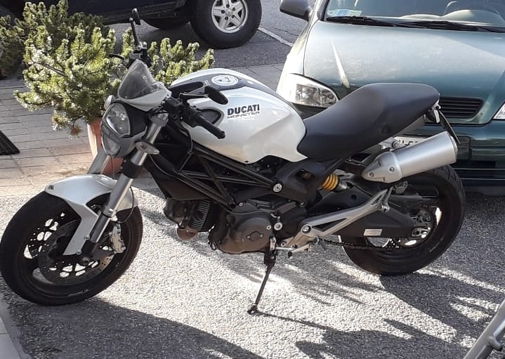 Ducati Monster 696