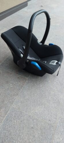 Babyschale für Auto