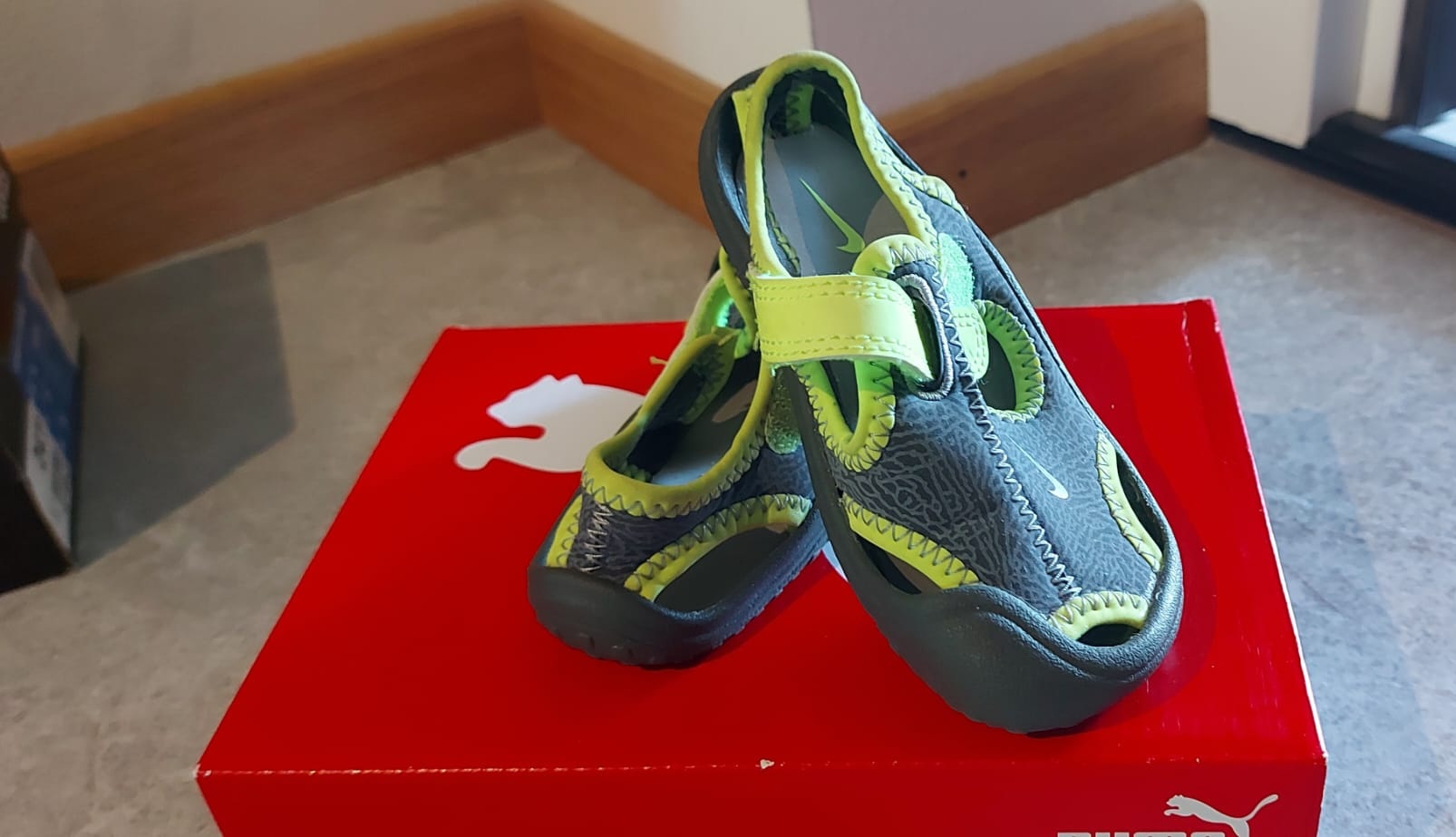 Nike Schuhe Größe 22