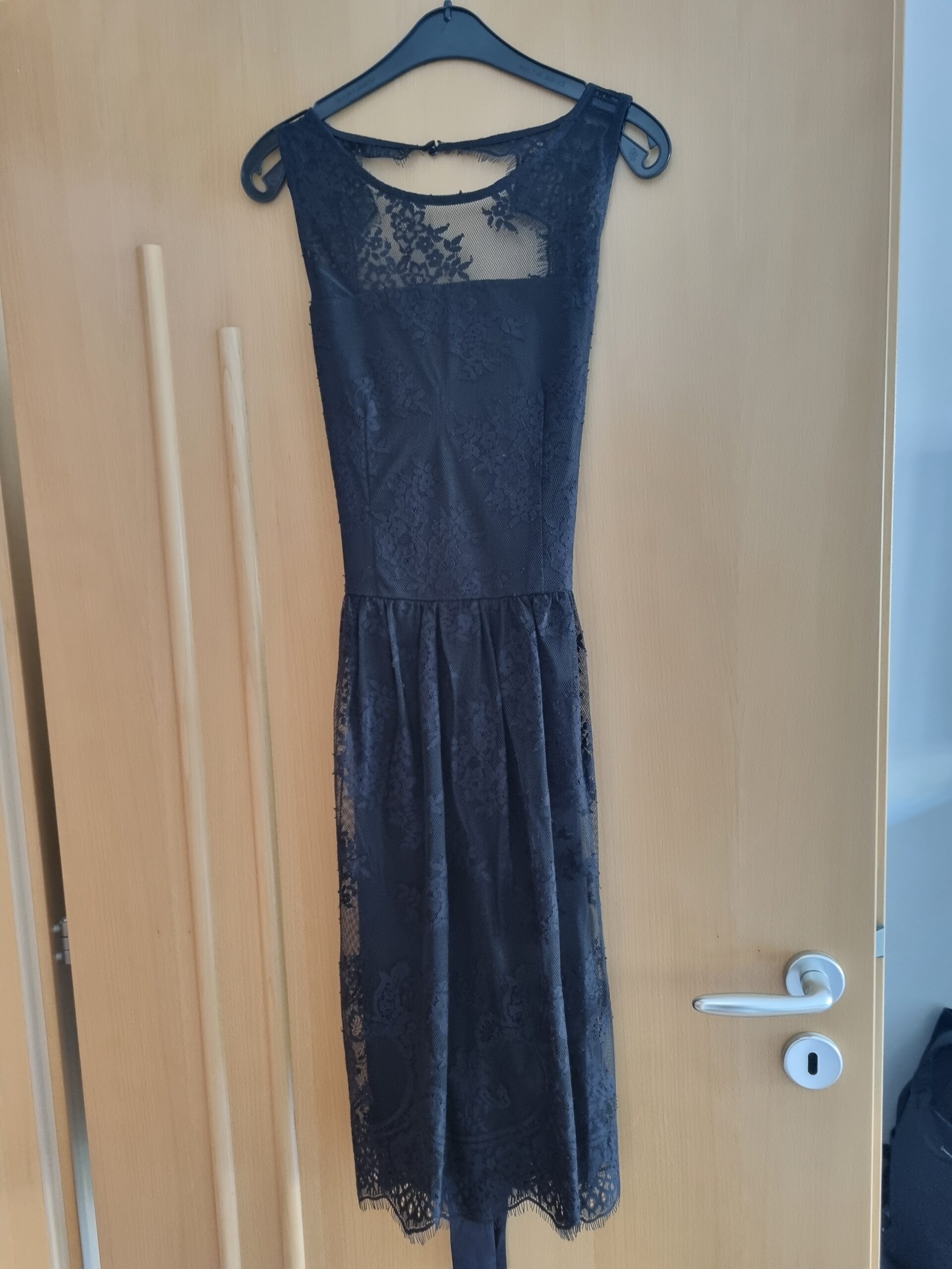 Schwarzes Ballkleid mit Spitze von Esprit