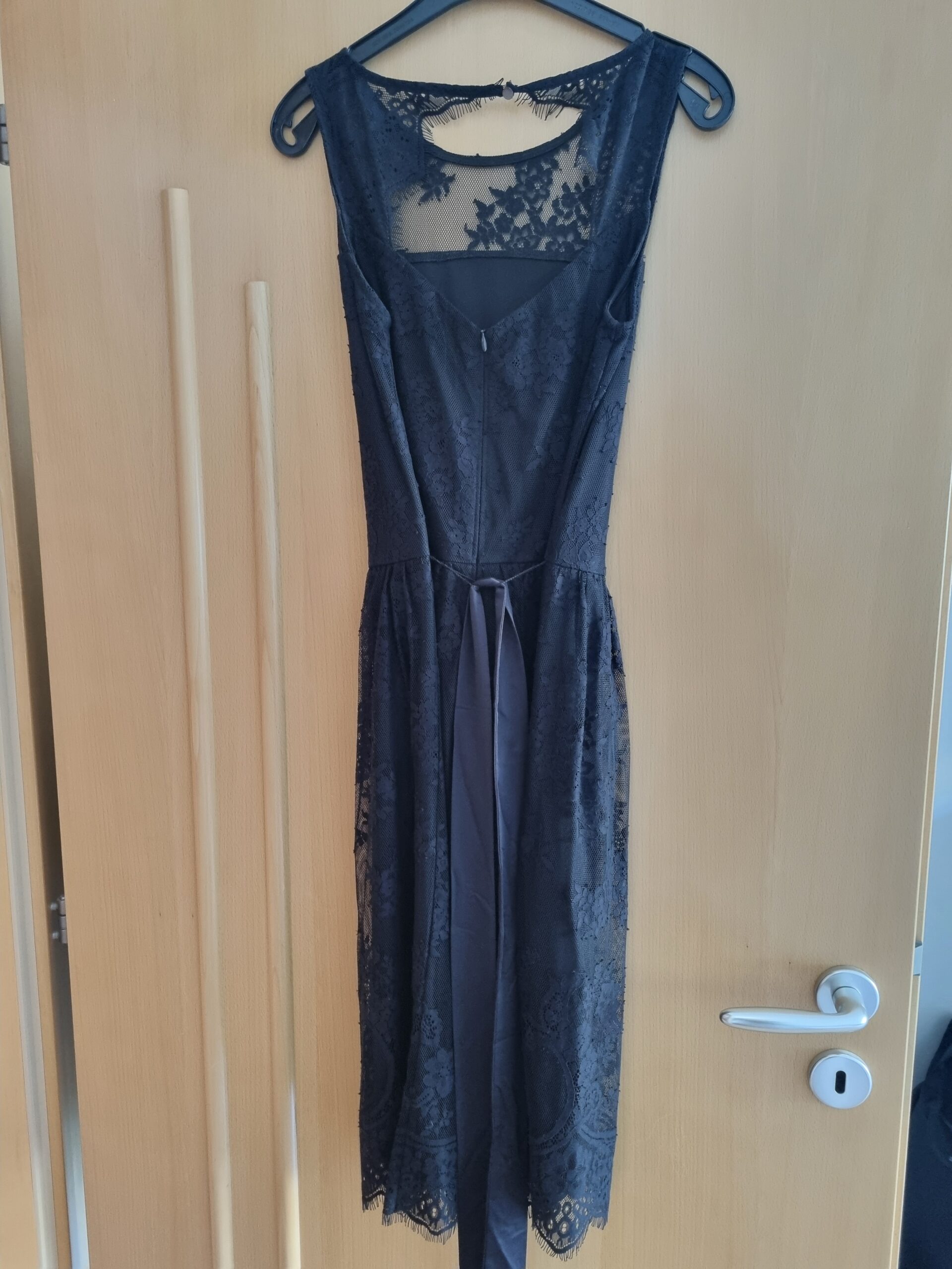 Schwarzes Ballkleid mit Spitze von Esprit