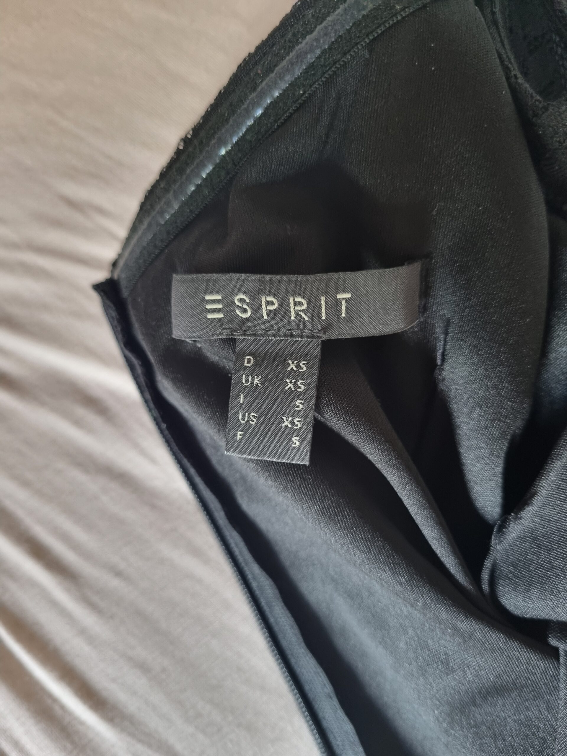 Schwarzes Ballkleid mit Spitze von Esprit