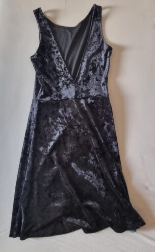 Schwarzes Samtkleid von H&M