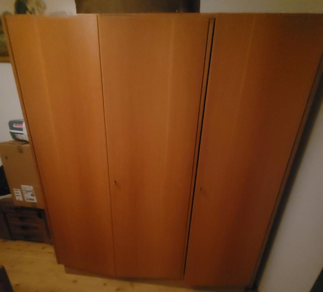 Verkaufe 2 Kleiderschärnke / Vendo 2 armadi