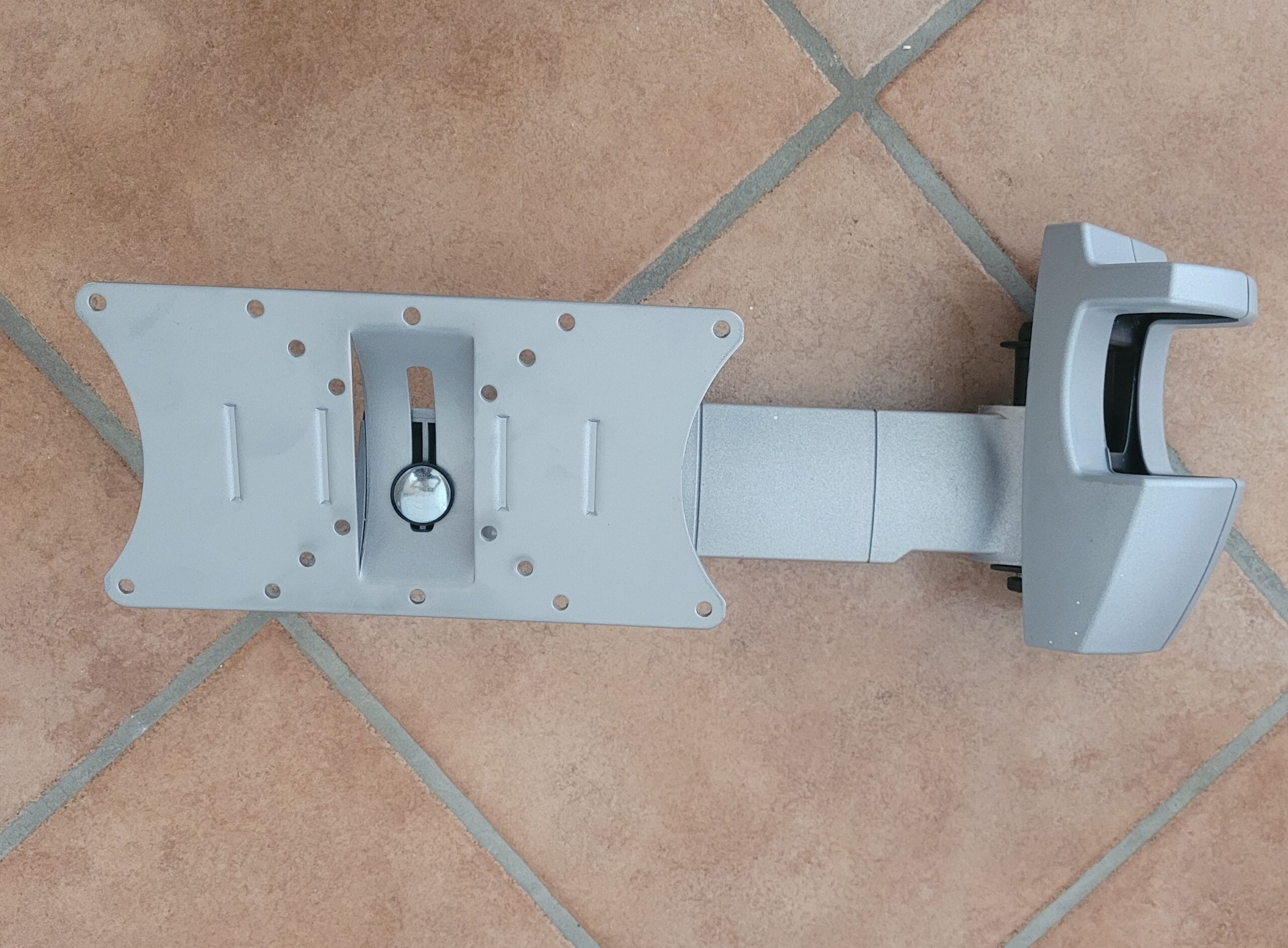 Verkaufe universelle TV-Halterung / Vendo supporto TV universale