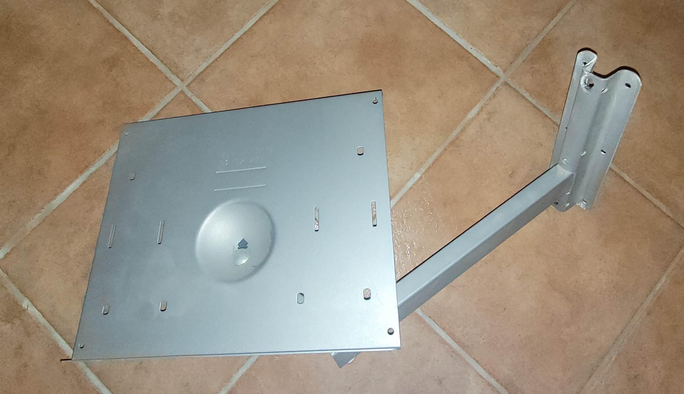 Verkaufe universelle TV-Halterung / Vendo supporto TV universale