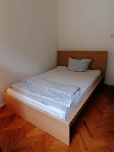 Bett zu verkaufen