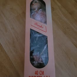 Sammlerstück – NEUE Porzellan-Puppe von 1988