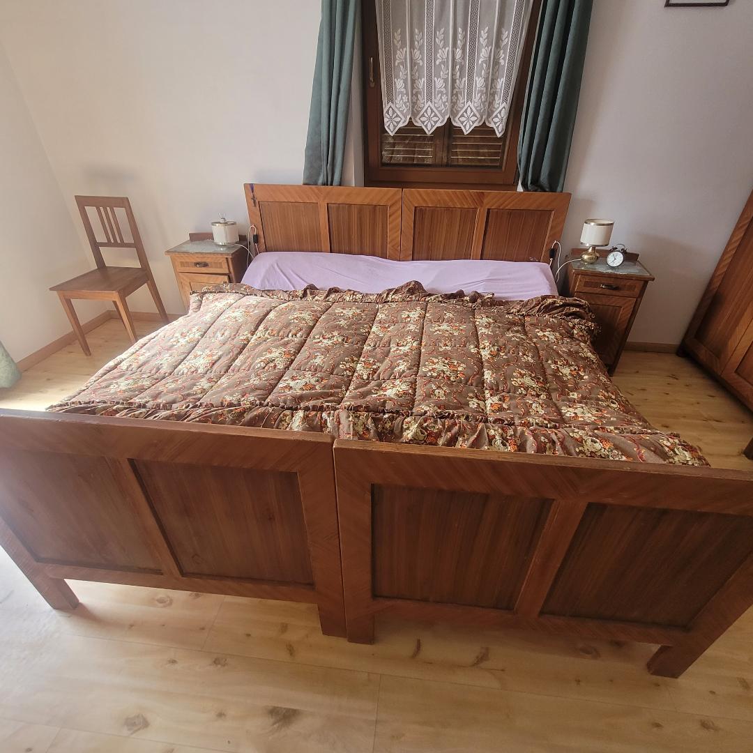 Verkaufe Bett aus Holz/Vendo letto in legno