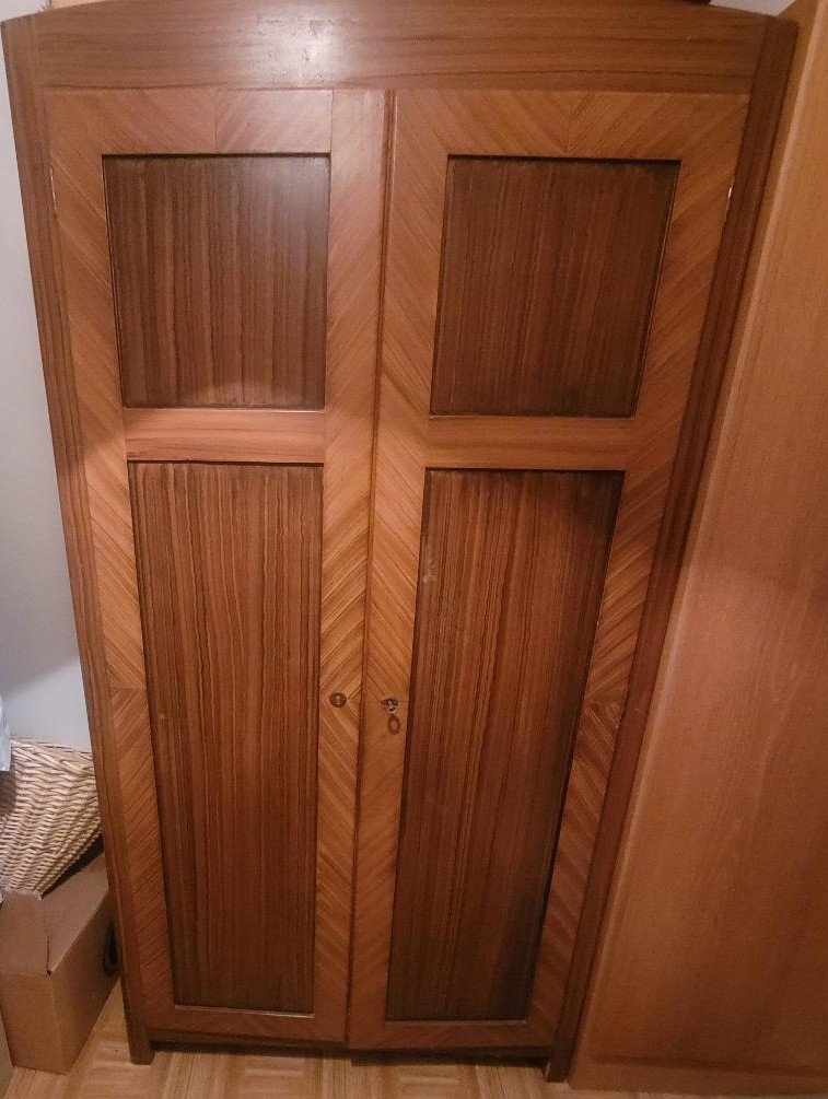 Verkaufe 2 Kleiderschränke aus Holz / Vendo 2 armadi in legno