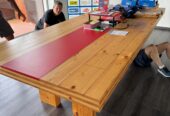 Massiver Tisch für Meetingraum