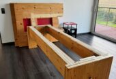 Massiver Tisch für Meetingraum