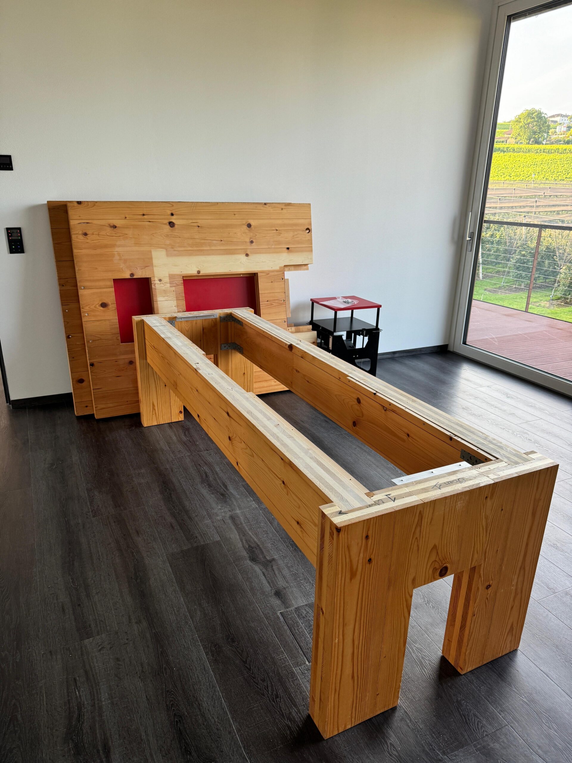 Massiver Tisch für Meetingraum