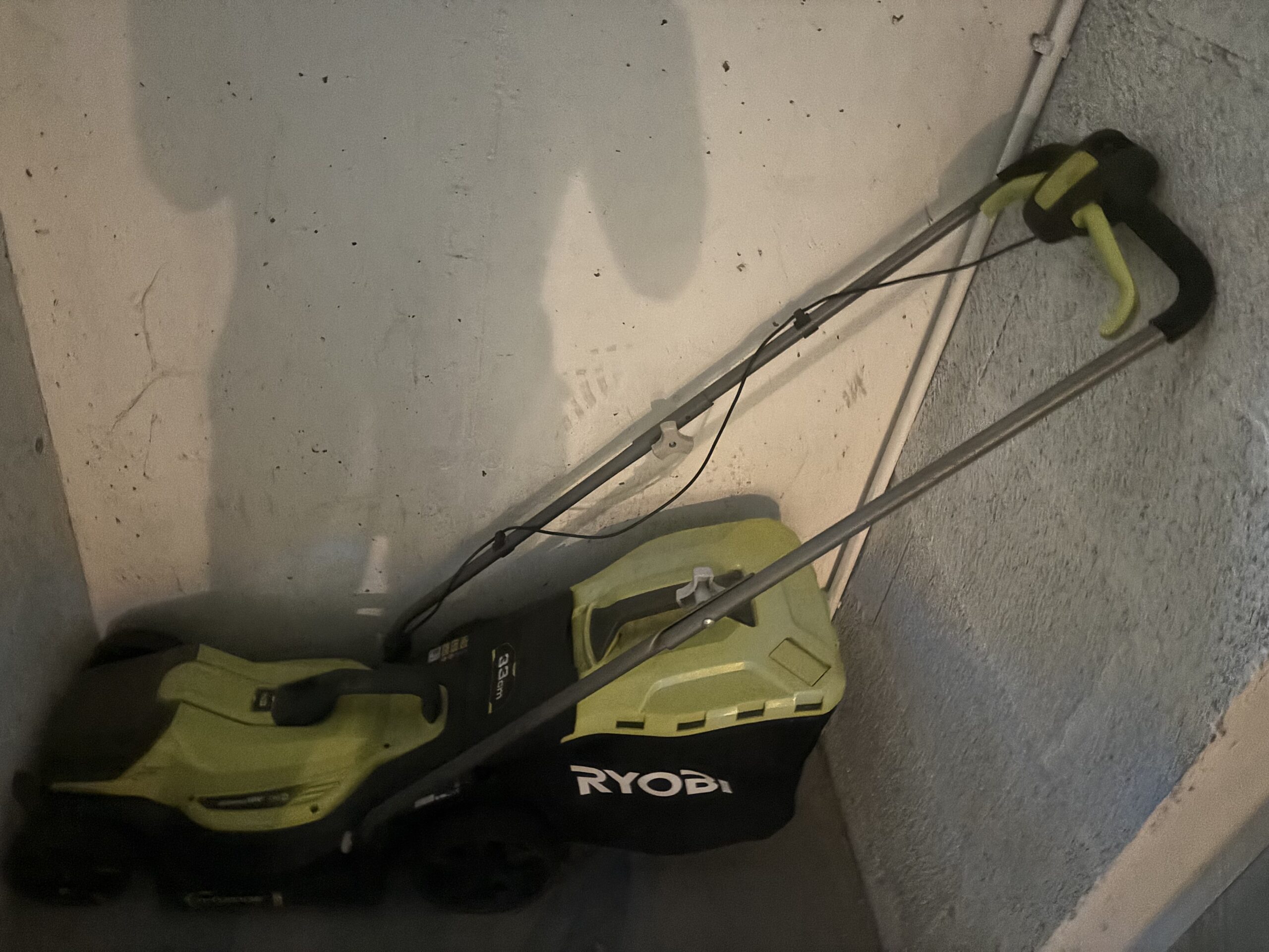 Rasenmäher, Bewässerungsinstrumente